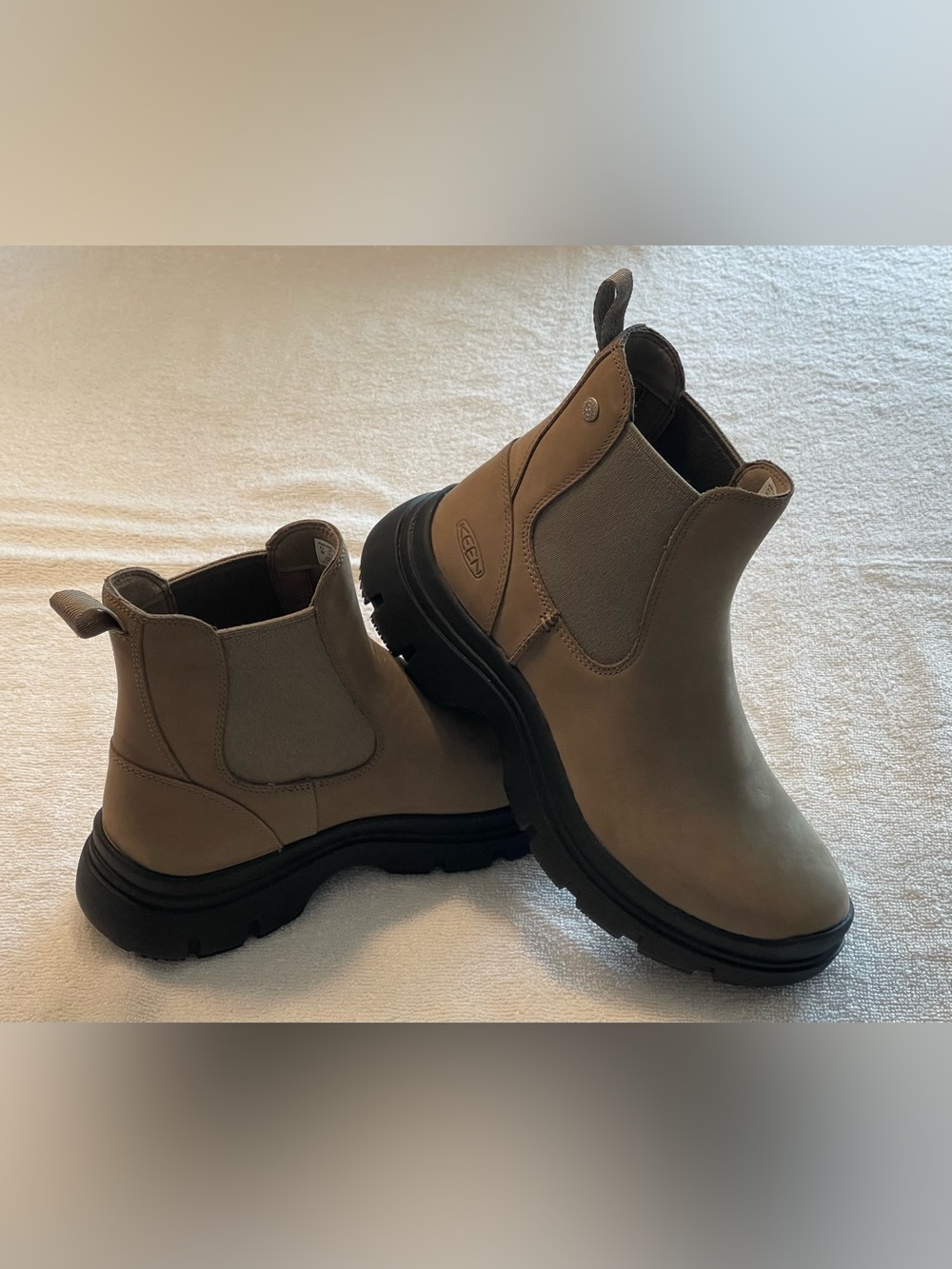 KEEN Women's Kosa Chelsea Boot in Brindle/Black - Picture 2 of 9